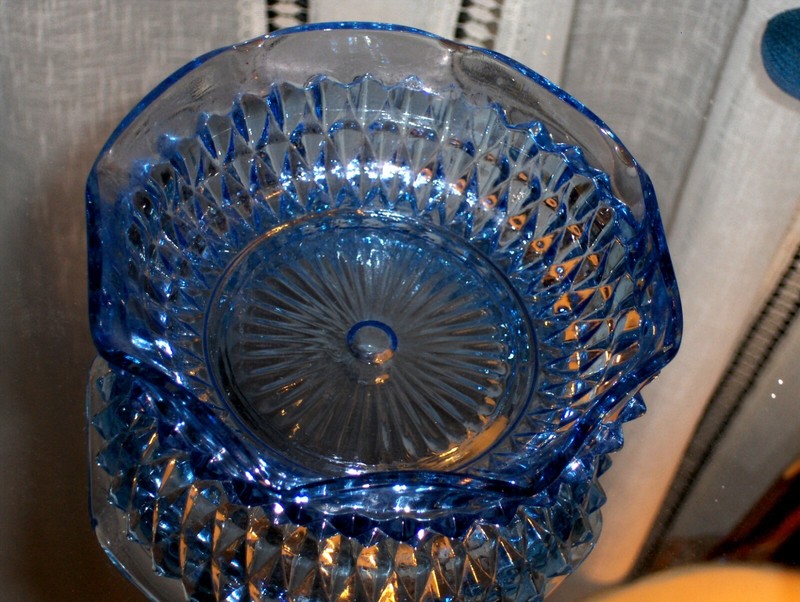 Cobalt Blue Sapphire impressive Elegant Cut Pattern Vintage Crystal Glass Bowl