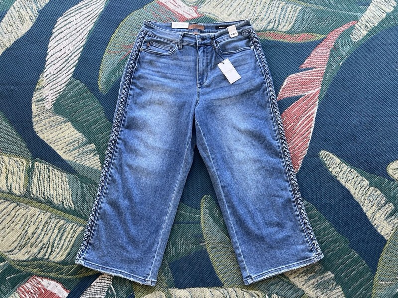 Judy Blue Wide Leg Cropped Jeans Size 16W Braided Side Trim