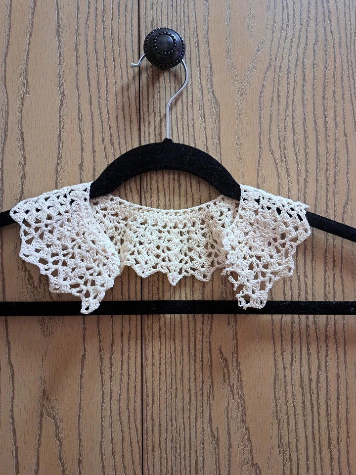 5 HAND CROCHETED COLLARS FOR DOLL MAKING NOT WASHED NO STAINS GREAT SHAPE! - Image 3 of 4