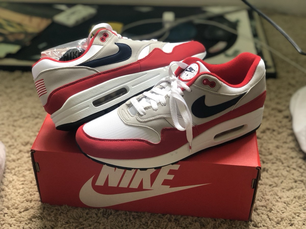 Puma Tienda Ross Tenis Nike 7+ Thousand Inside Sports Retail Store