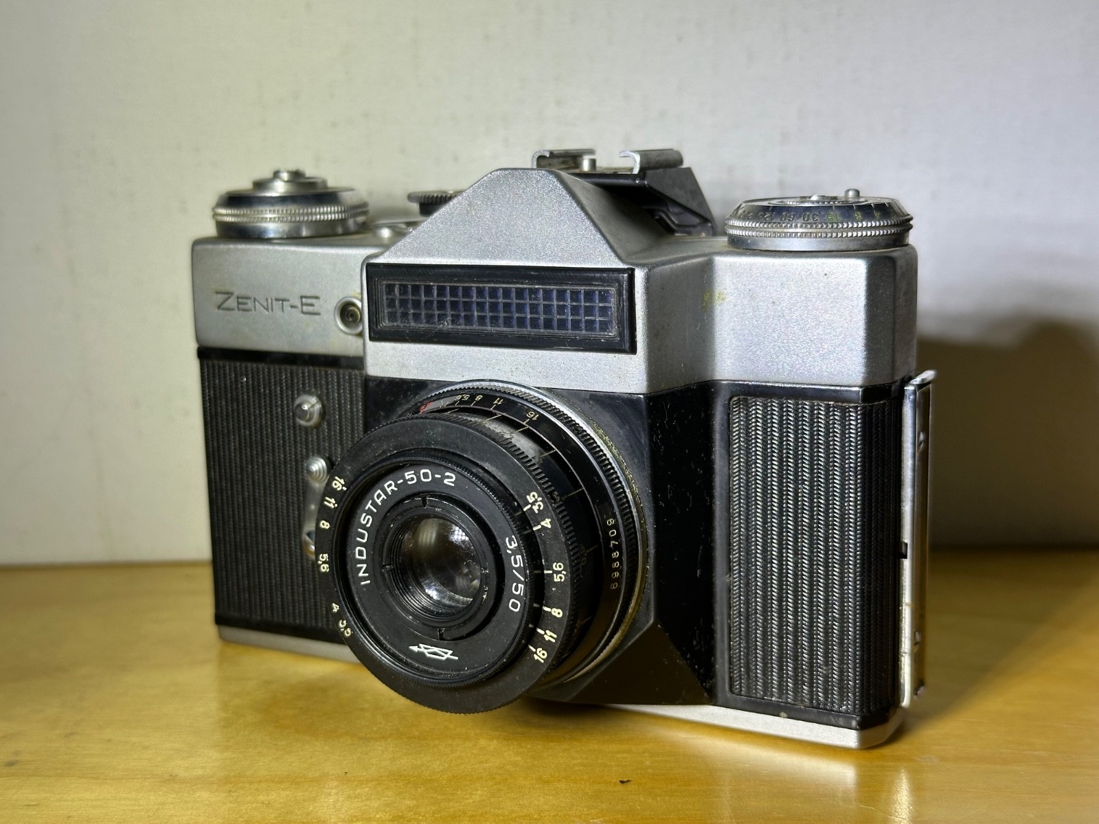 Zenit-E reflex vintage sovietica con obiettivo Industar-50-2, da riparare/collez