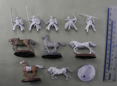 5 RIDERS OF ROHAN +5 HORSES (1 damaged) Plastic Lord of the Rings Good Army B32