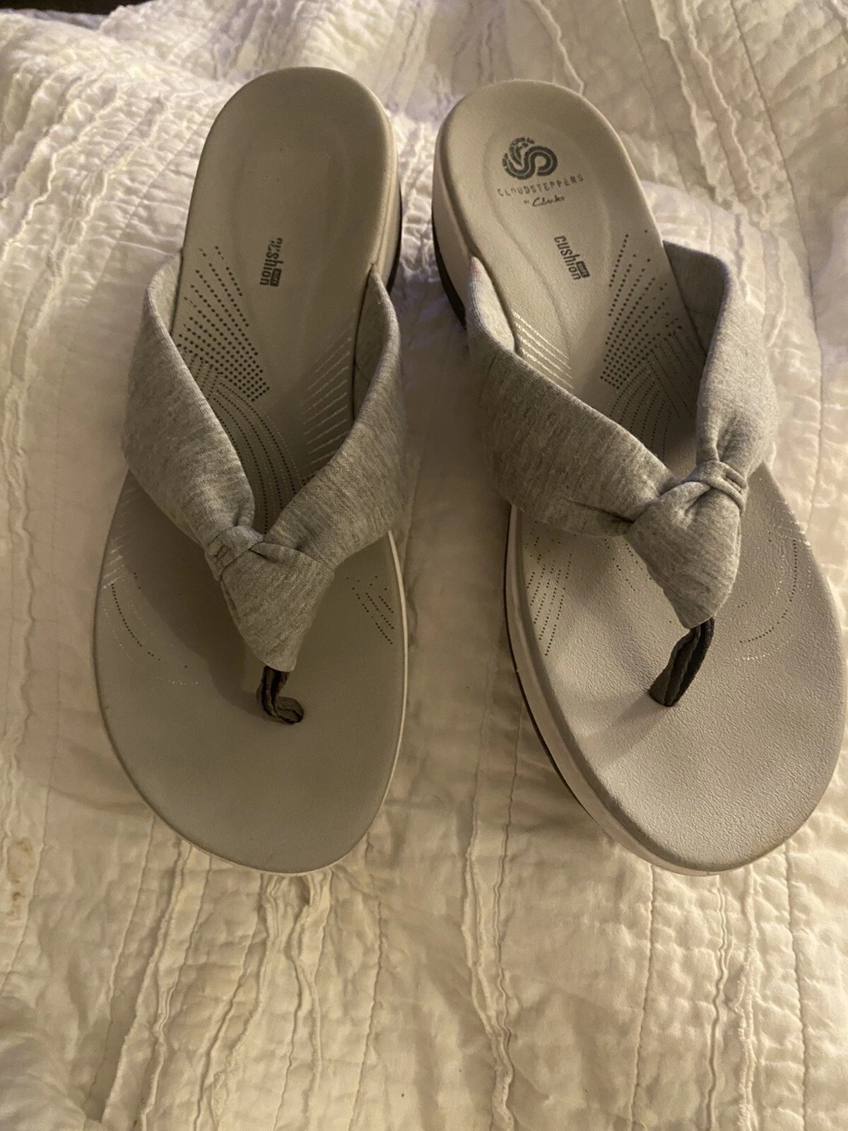 Sandali donna Clarks Cloud Steppers taglia 10 grigio chiaro infradito infradito