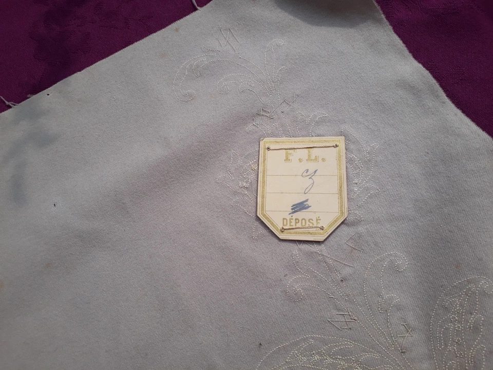 Panneau de drap de laine brodé de dentelle échantillon de brodeur, ancien 1900 - Photo 3/4