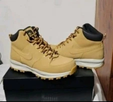 NIKE MANOA BEIGE BOOTS - NEW MEN'S SIZE 11.5