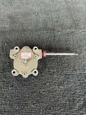 Beechcraft 58 Janitrol HE7001-5 Fuel Selector Control Box Assy LH Baron