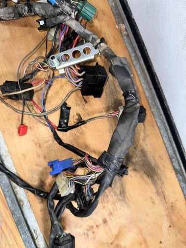 08-16 YAMAHA YZF R6 MAIN ENGINE WIRING HARNESS MOTOR WIRE LOOM CUTS - Picture 8 of 10