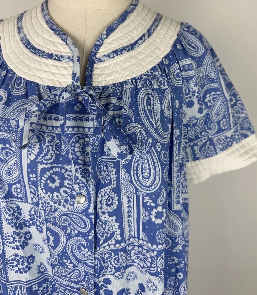 Vintage Paisley Robe Womens Small House Dress Western Bandana Print Pearl Snap - Image 4 of 4