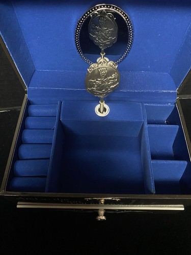 NECA Twilight Musical Jewelry Box RARE Edward Bella & Team Edward Locket Silver - Picture 8 of 17