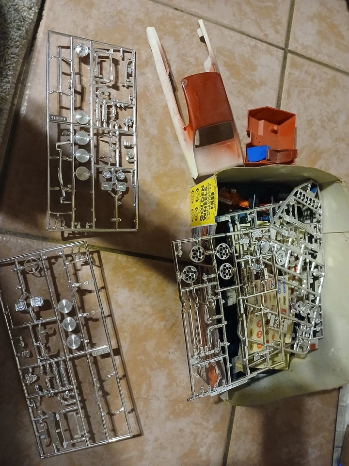Model Kit Junkyard - Image 2 of 4