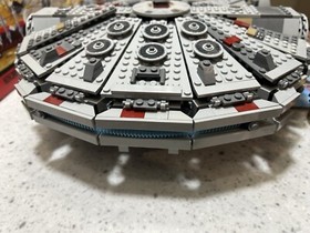LEGO Star Wars: Millennium Falcon (75105)