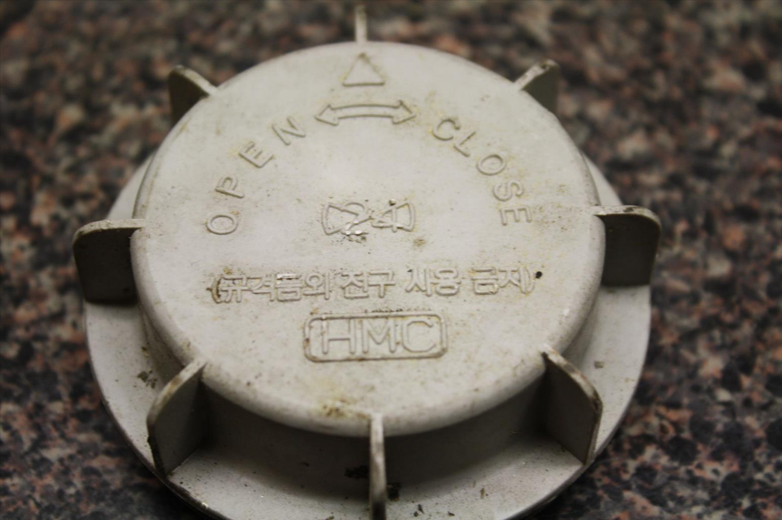 2004 KIA SEDONA HEADLIGHT BULB BACK COVER CAP OEM 04 eBay