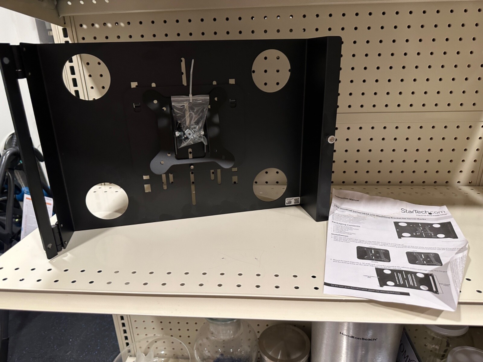 Startech RKLCDBKT Universal Swivel VESA LCD Mounting Bracket for 19in Rack