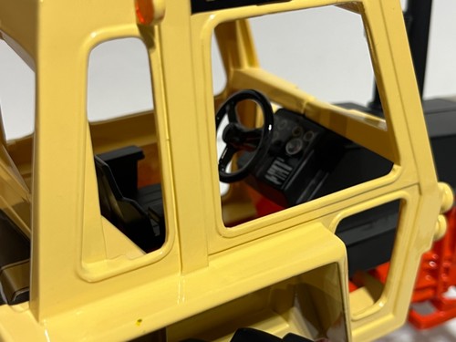 Case 970 Agri-King Diesel Tractor Golden Demonstrator 1/16 Scale by Ertl - Picture 8 of 16