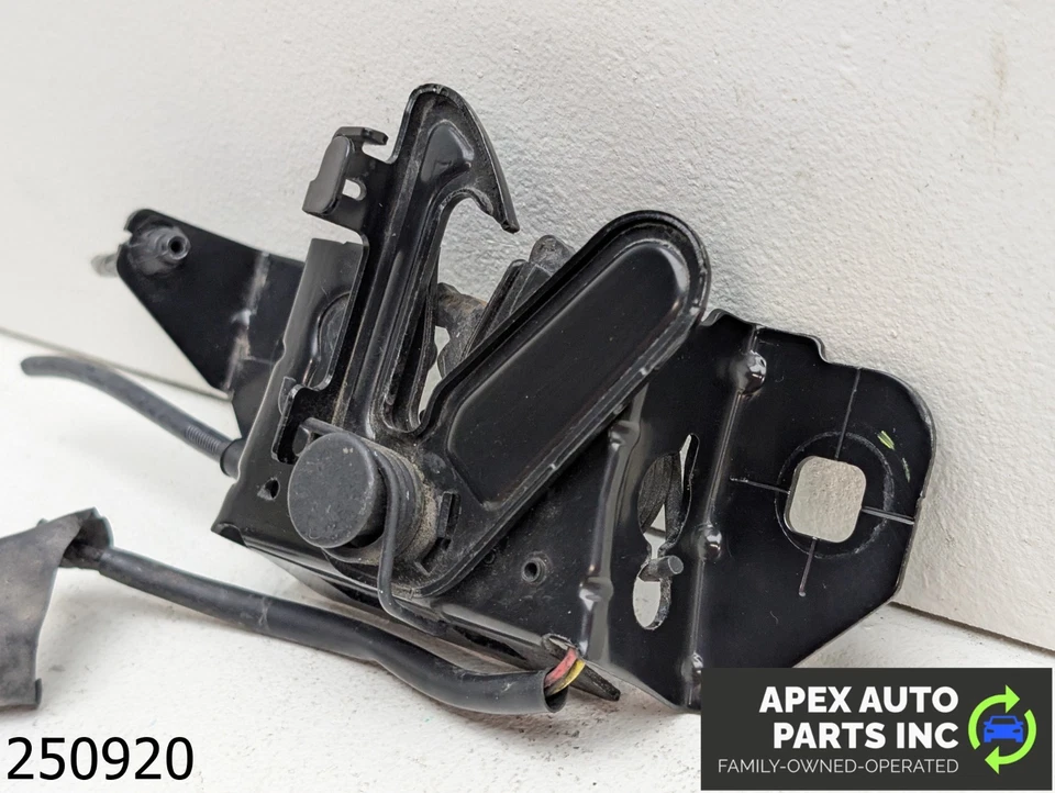 OEM 2019-2025 Chevrolet Malibu 1.5L HOOD BONNET COVER SECONDARY LOCK LATCH CATCH Foto 2 de 4