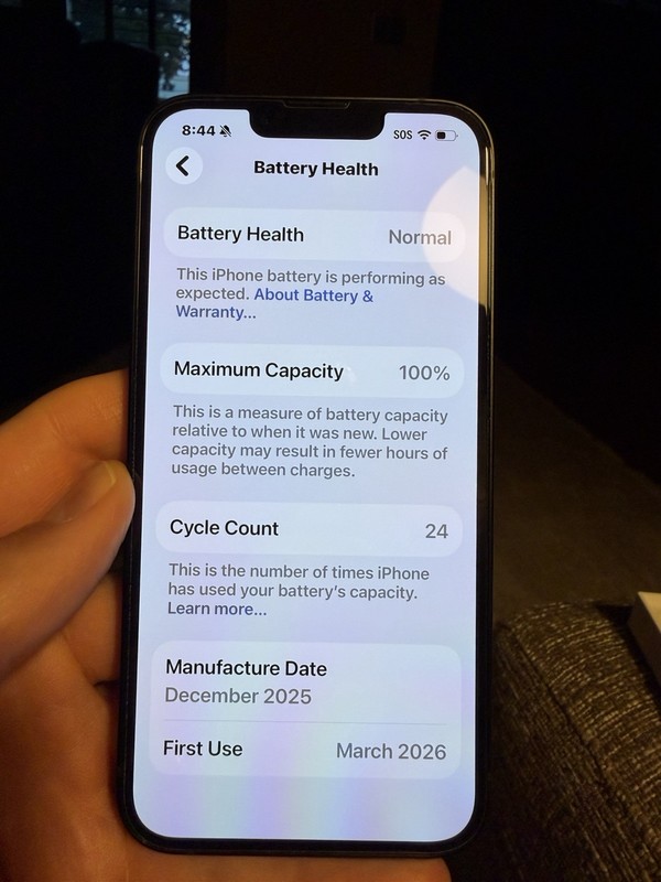 iphone 17e 256gb unlocked Barely Used 100% Battery 24 Cycles