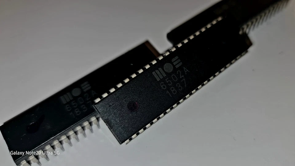 NEW MOS 6502A ORIGINALE CPU COMMODORE VIC20 Floppy 1541 1571 INTEGRATO  NUOVO! - Immagine 2 di 4