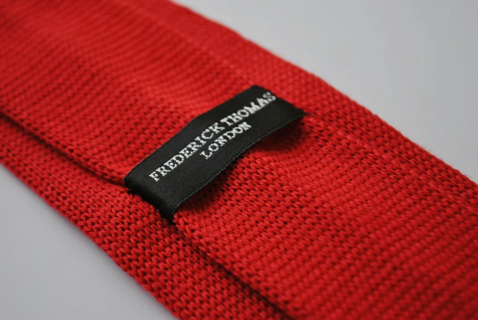 Corbata de seda tejida Frederick Thomas para hombre - roja brillante de Navidad - tejida con cable lisa Foto 3 de 4