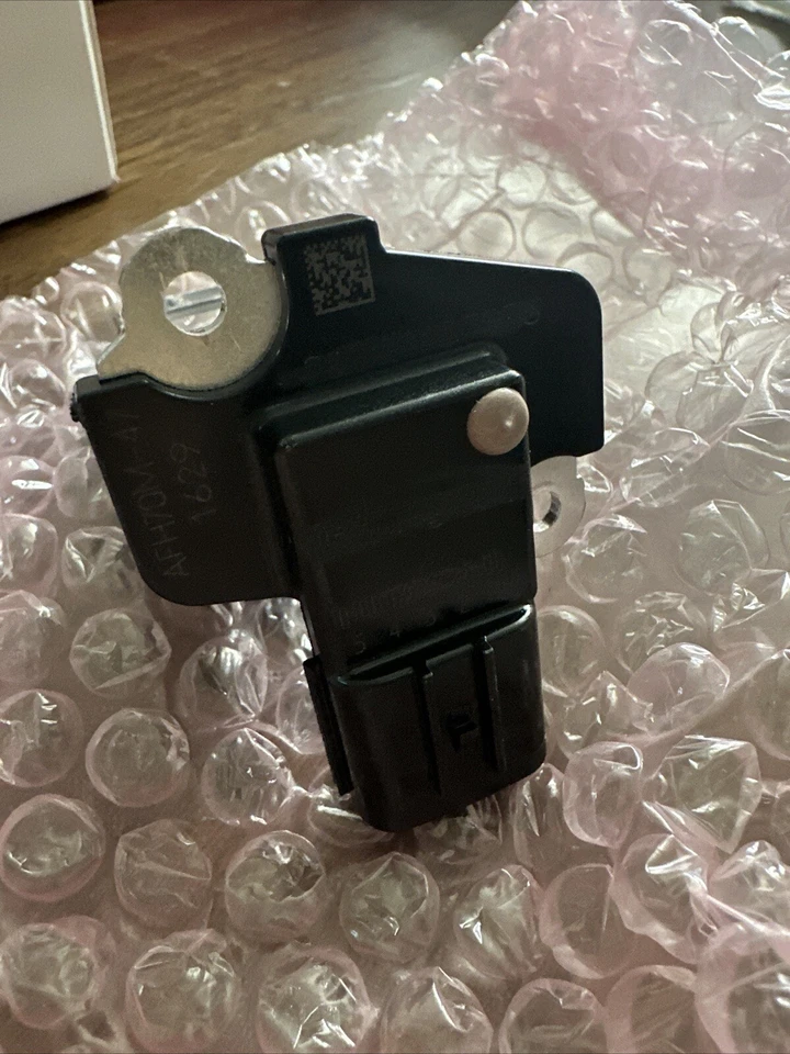 Sensor de flujo de masa de aire Hitachi MAF0035 para Lexus GX460 LX470 Toyota Hiace Tundra Foto 3 de 3