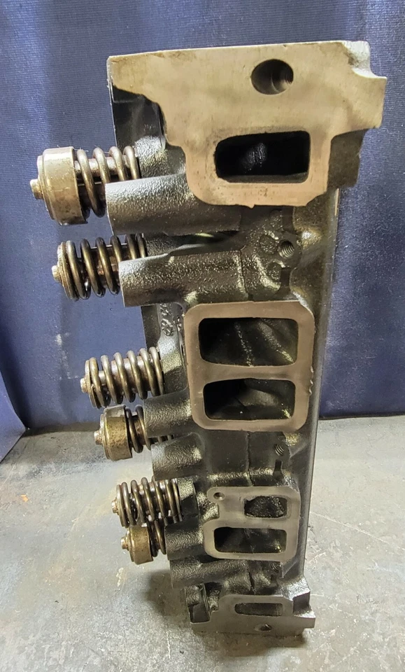 Jeep Cherokee GM OHV V6 1982-1986 2,8 L culata fundida # 14054877   			 Foto 2 de 4