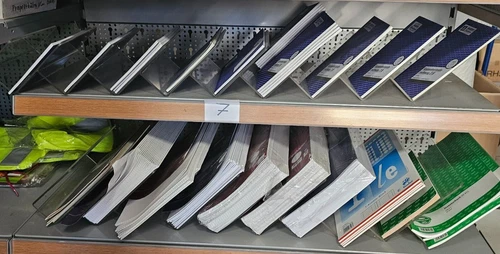 Plastik Trenner für Bücher, Schreibwaren, Schulhefte, Zeitschriften, Zeitungen.