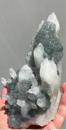 CRISTALLI DI FLUORITE VERDE INTENSO sparsi su QUARZO dal PERUVIANO......CAPOLAVORO - Foto 6 di 17