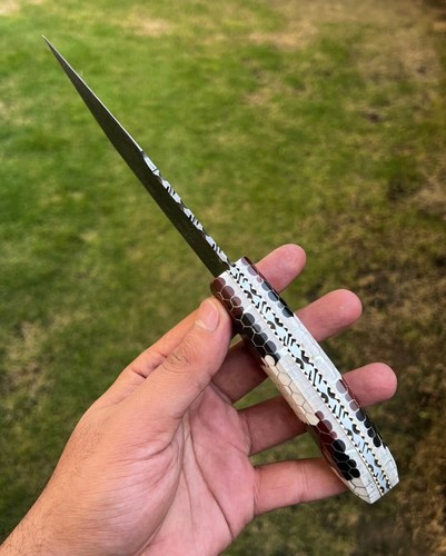 Handcrafted Damascus Steel Hunting Knife With Honeycomb Resin Handle With Sheath - Picture 6 of 7