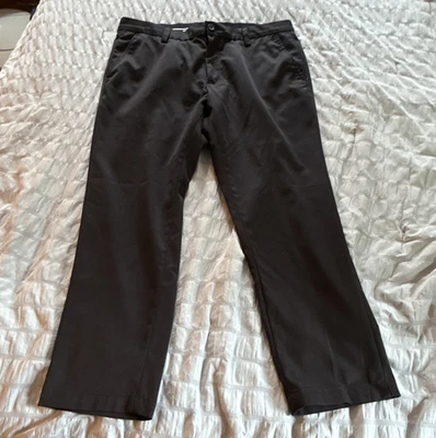 Amazon Essentials Men’s Black Solid Chino Pants Regular Fit 33W Pre-Owned - Image 1 of 3