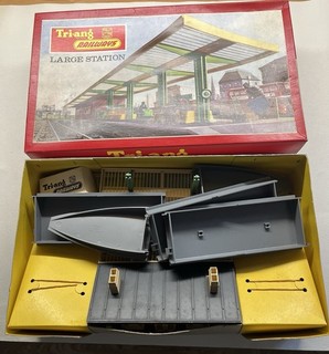 Vintage Boxed Tri ang OO Gauge R.459A Large Station Set 004