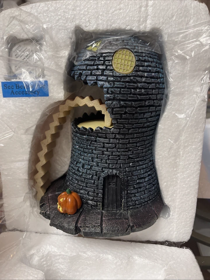 Nightmare Before Christmas Tabletop Tree Coll. LIZARD HOUSE & MELTING MAN ~ BNIB - Image 2 of 4