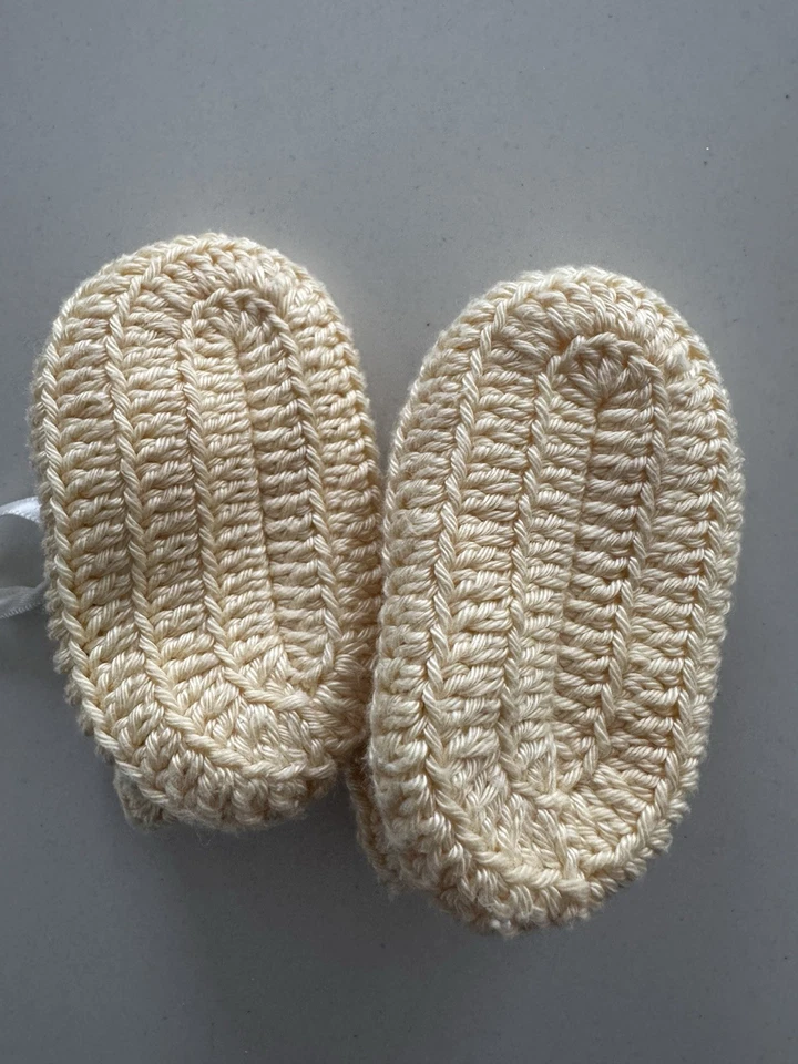 Botines Bebé Crochet Amarillo Hecho a Mano Unisex 0 a 6 Meses Nuevos Foto 4 de 4