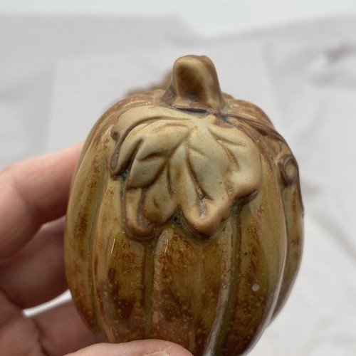 Ceramic Pumpkin Salt Pepper Shakers Thanksgiving Fall Vintage Look Leaf Stand - Picture 5 of 17