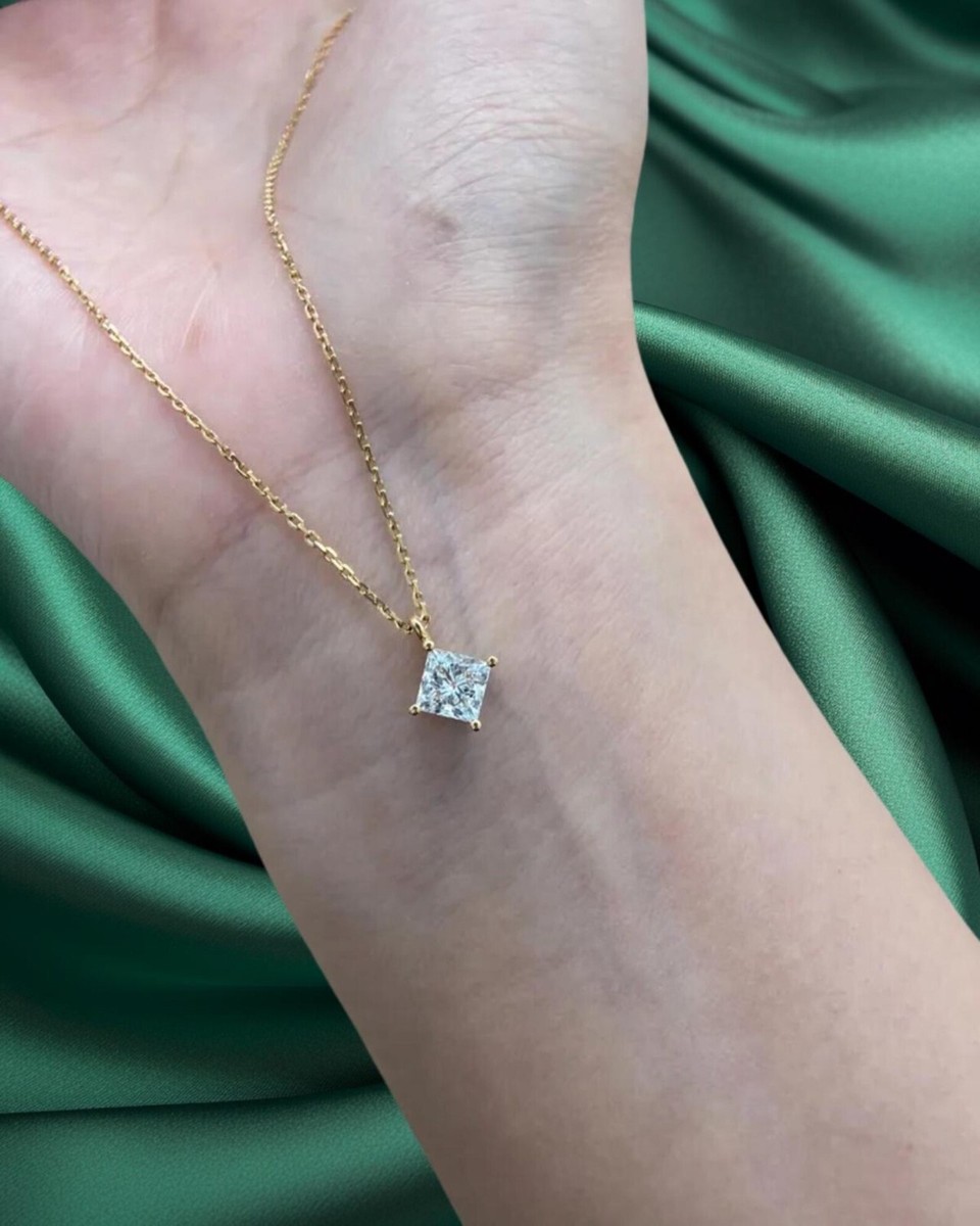 Women's Solitaire Pendant For Mother Princess Natural