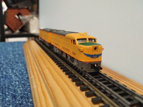Life Like N Gauge UNION PACIFIC Diesel 2 car set. - Picture 6 of 7