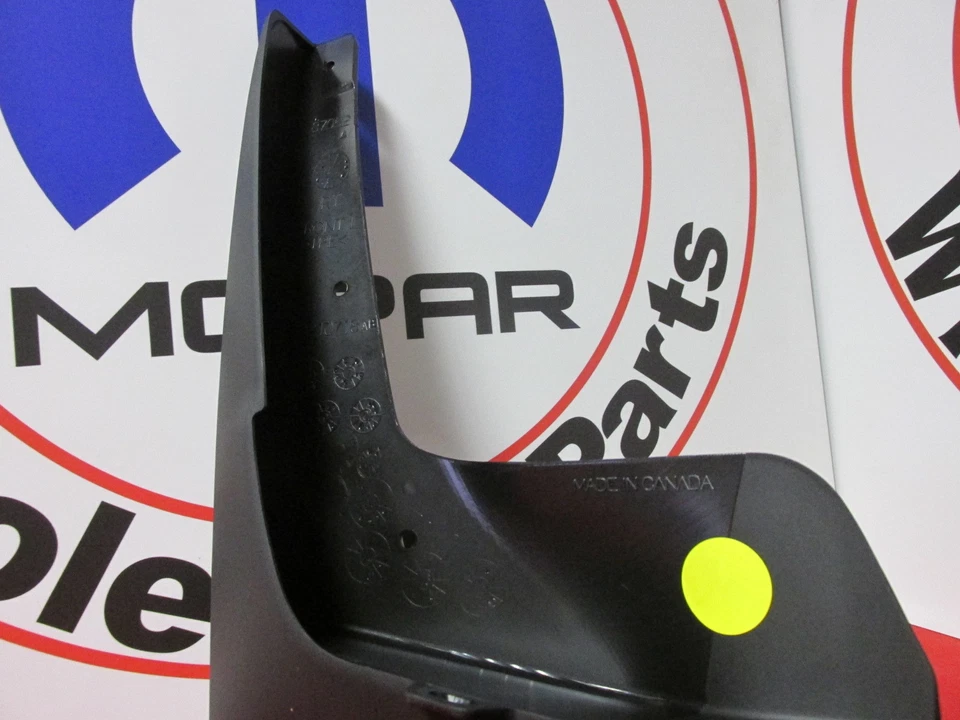 Kit de protección contra salpicaduras delanteras Dodge Grand Caravan Chrysler Town & Country NUEVO OEM MOPAR Foto 2 de 4