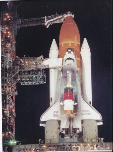 STS-8 OFFICIAL NASA COVER & FOLDER, FLOWN, 1983, ON THE CHALLENGER SHUTTLE - Picture 3 of 10