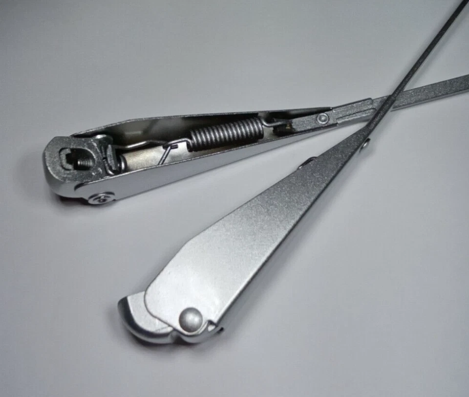 JUEGO DE 2 BRAZOS LIMPIAPARABRISAS IZQUIERDO Y DERECHO PLATA VOLKSWAGEN T1 BUG BEETLE 1965-1967 Foto 2 de 2