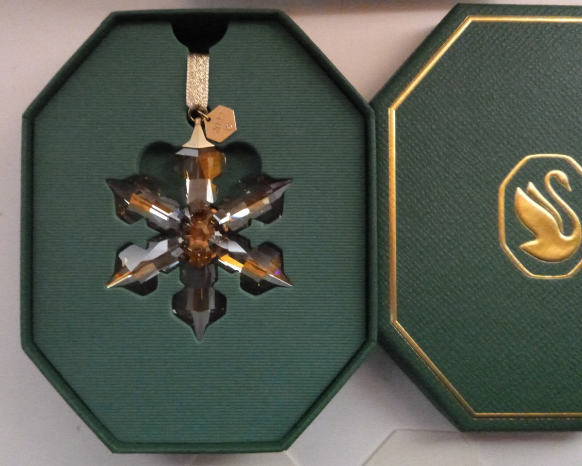 New *RETIRED* Swarovski Crystal 2022 Large Annual Festive Gold