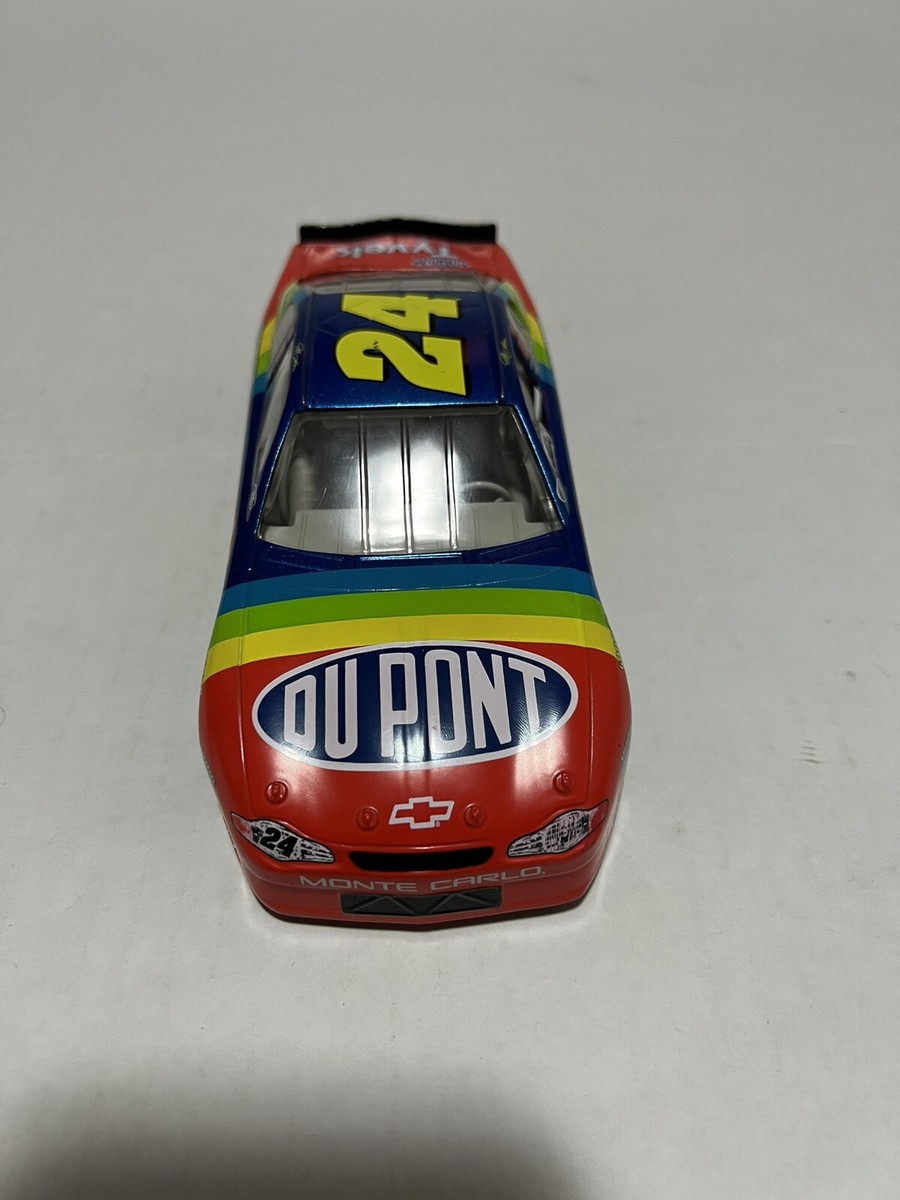 2000 #24 JEFF GORDON DUPONT RAINBOW 1:24 SCALE NASCAR DIECAST CAR