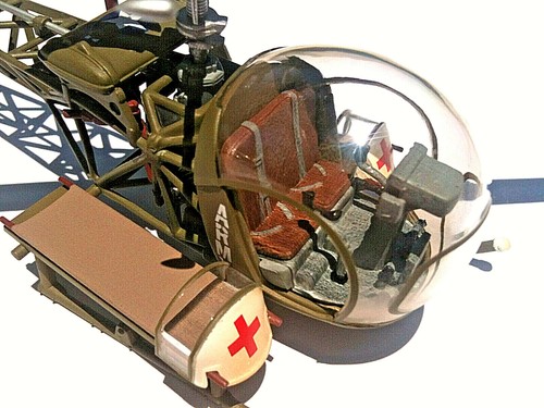 Corgi Bell H-13 Sioux US Army M.A.S.H Helicopter Korea 1951 Die-cast 1:48 Scale - Picture 6 of 12