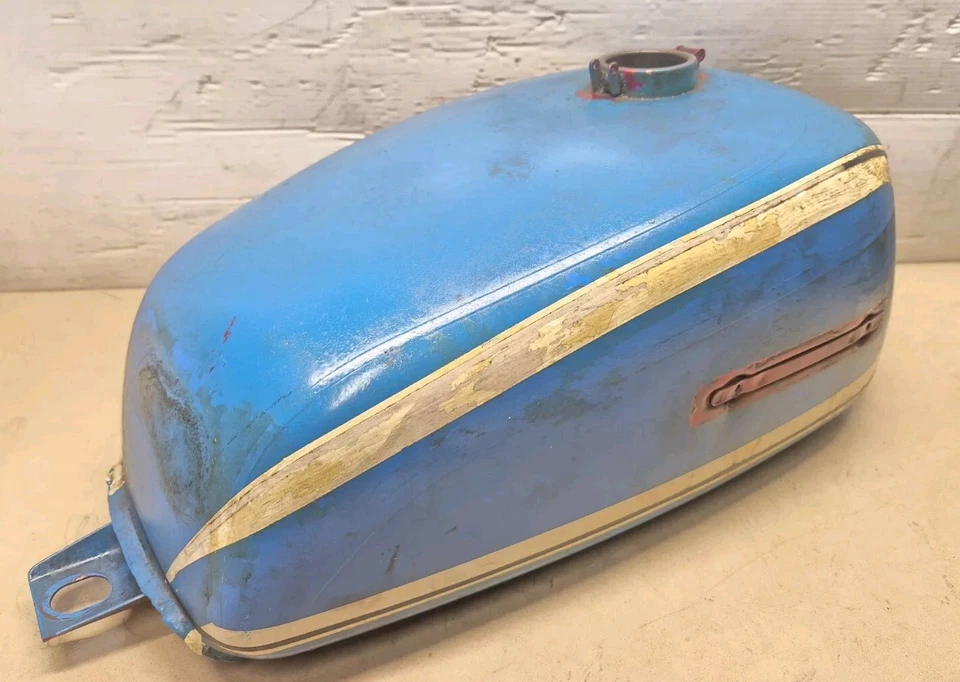 Tanque de gasolina Suzuki GT250 K Foto 3 de 4