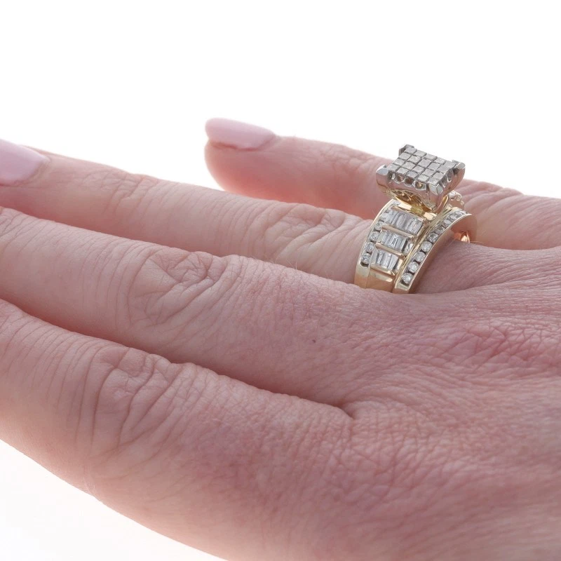 Anillo de cóctel con racimo de diamantes de oro amarillo - Baguette princesa 14k redondo 1,00 ctw Foto 4 de 4