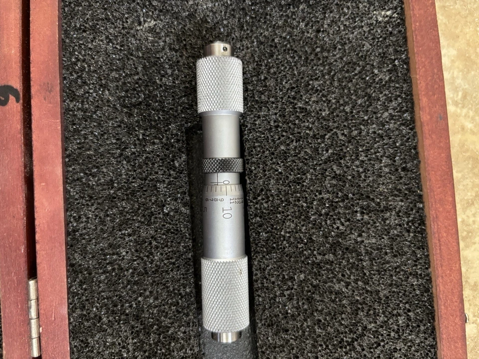 MICRÔMETRO INTERNO STARRET 833E FAIXA 4” A 40” COM ESTOJO DE MADEIRA ORIGINAL - Imagem 3 de 4