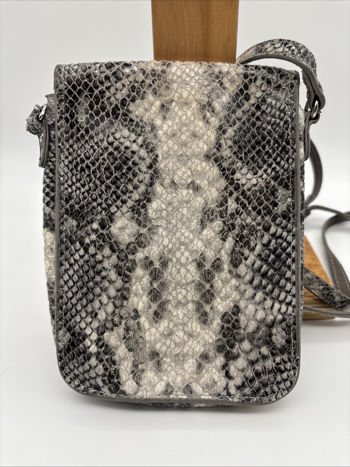 Vtg Gray Python Embossed Leather Crossbody Phone … - image 4