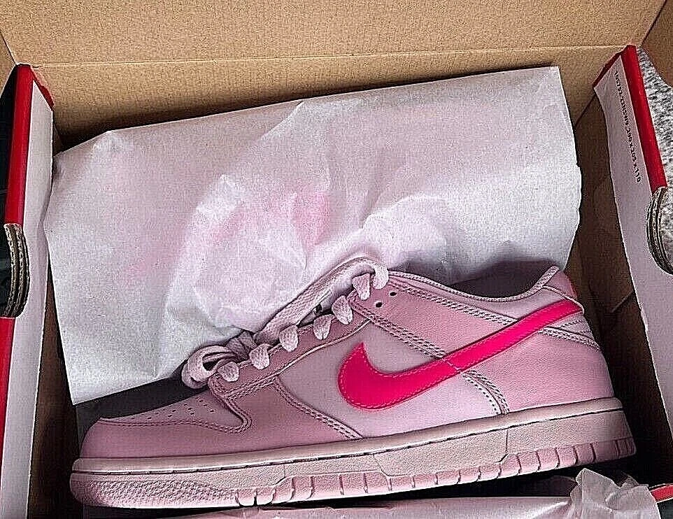 nike dunks triple pink