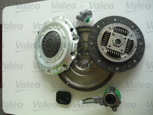 Kit d'embrayage Valeo 845006 avec mécanisme auto-ajustable pour passage fluide