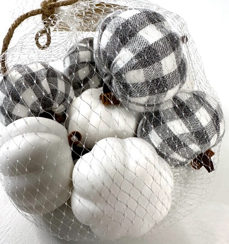 Calabazas decorativas de otoño gris y blanco a cuadros de búfalo 8 piezas mesa de 2,5 pulgadas Acción de Gracias - Imagen 2 de 6