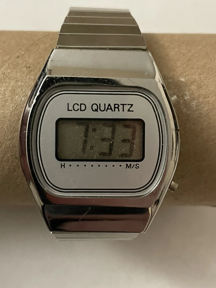 RARE Vintage Ladies Silver Tone LCD Quartz Watch New Battery Works Perfect