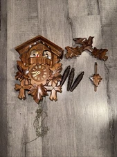 VTG Black Forest Cuckoo Clock Swiss Romance Froehliche Wanderer Edelweiss 2708