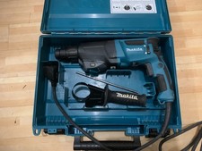 Makita HR2610 26mm SDS+ Rotary Hammer Drill 240v With Case – Working